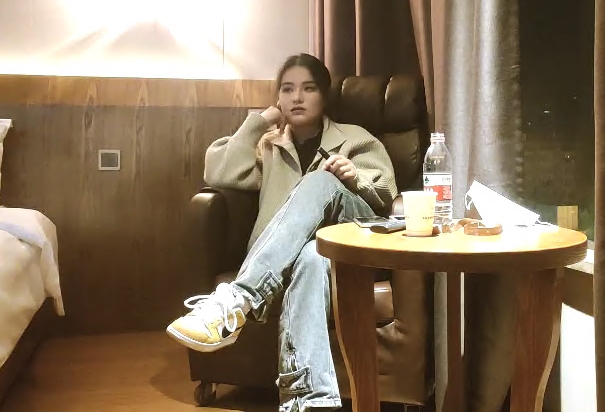 乔先生寻花高端茶几千块 约 的气质 良 家 少 妇 被房间的 网 友 讽 刺